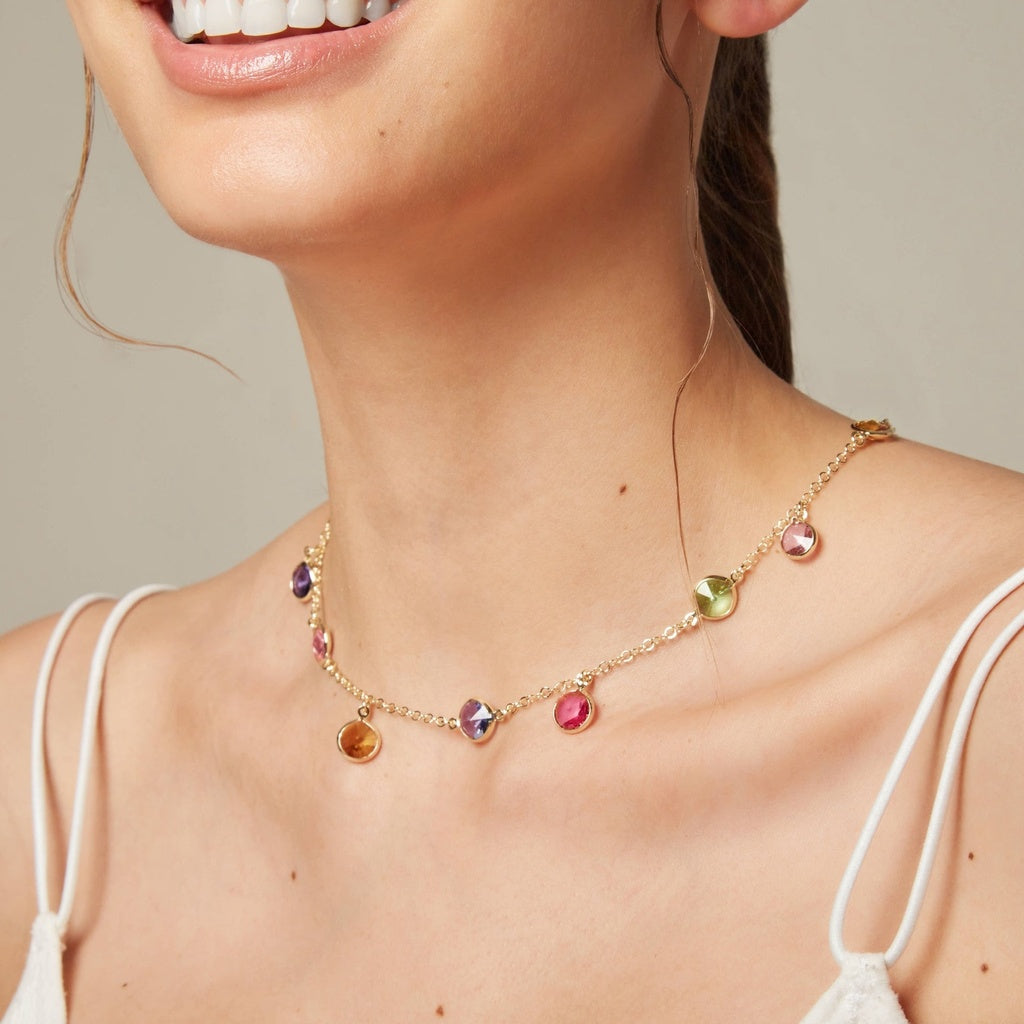 Silberkette mit rundem Multicolor-Kristall